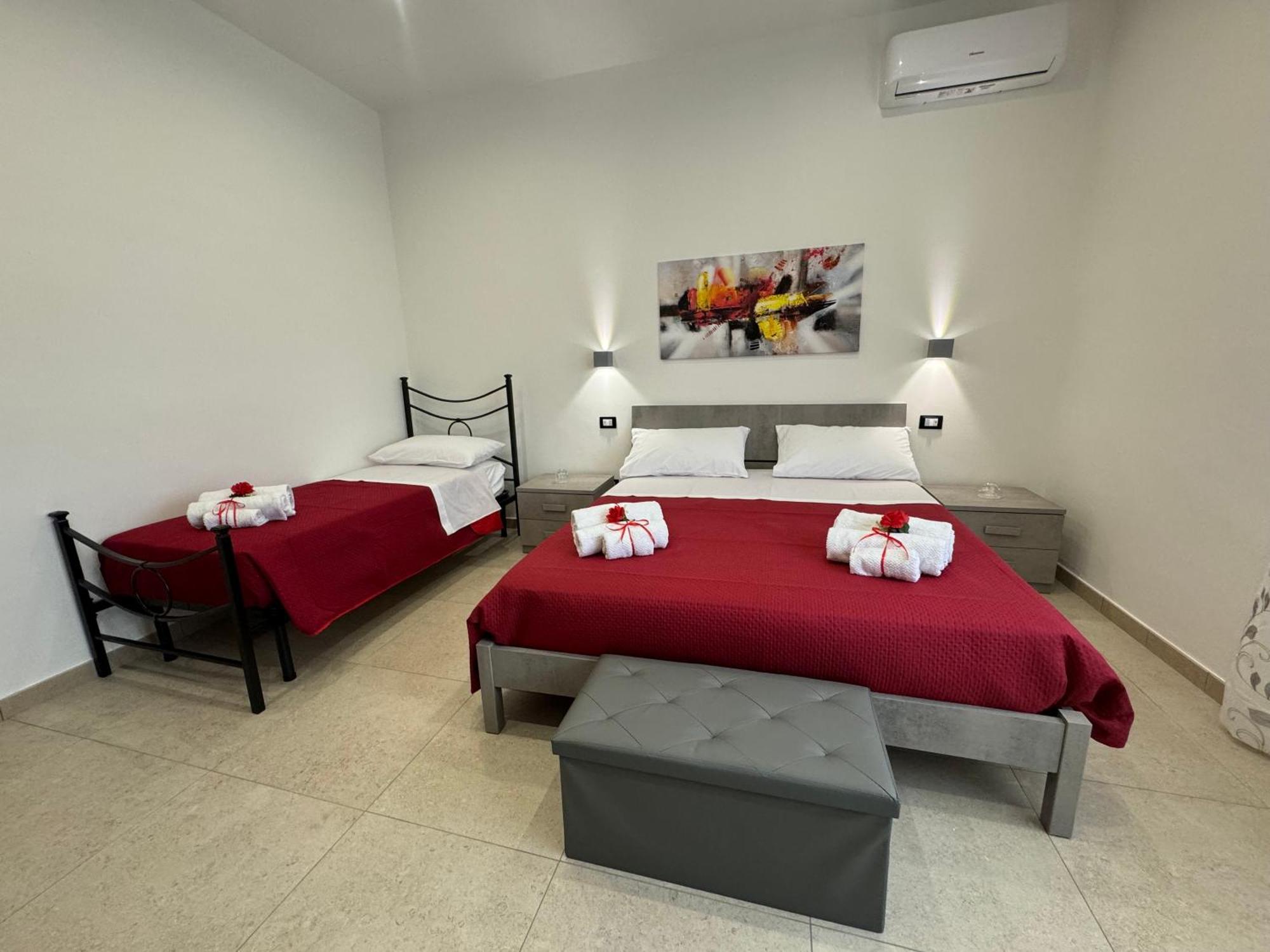 Casa Vacanze La Perla Rara Taranto Exterior photo